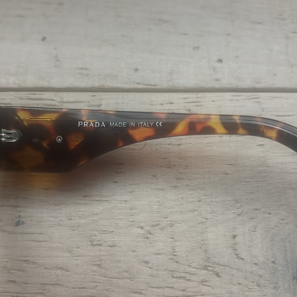 Prada sunglasses - Picture 3 of 6